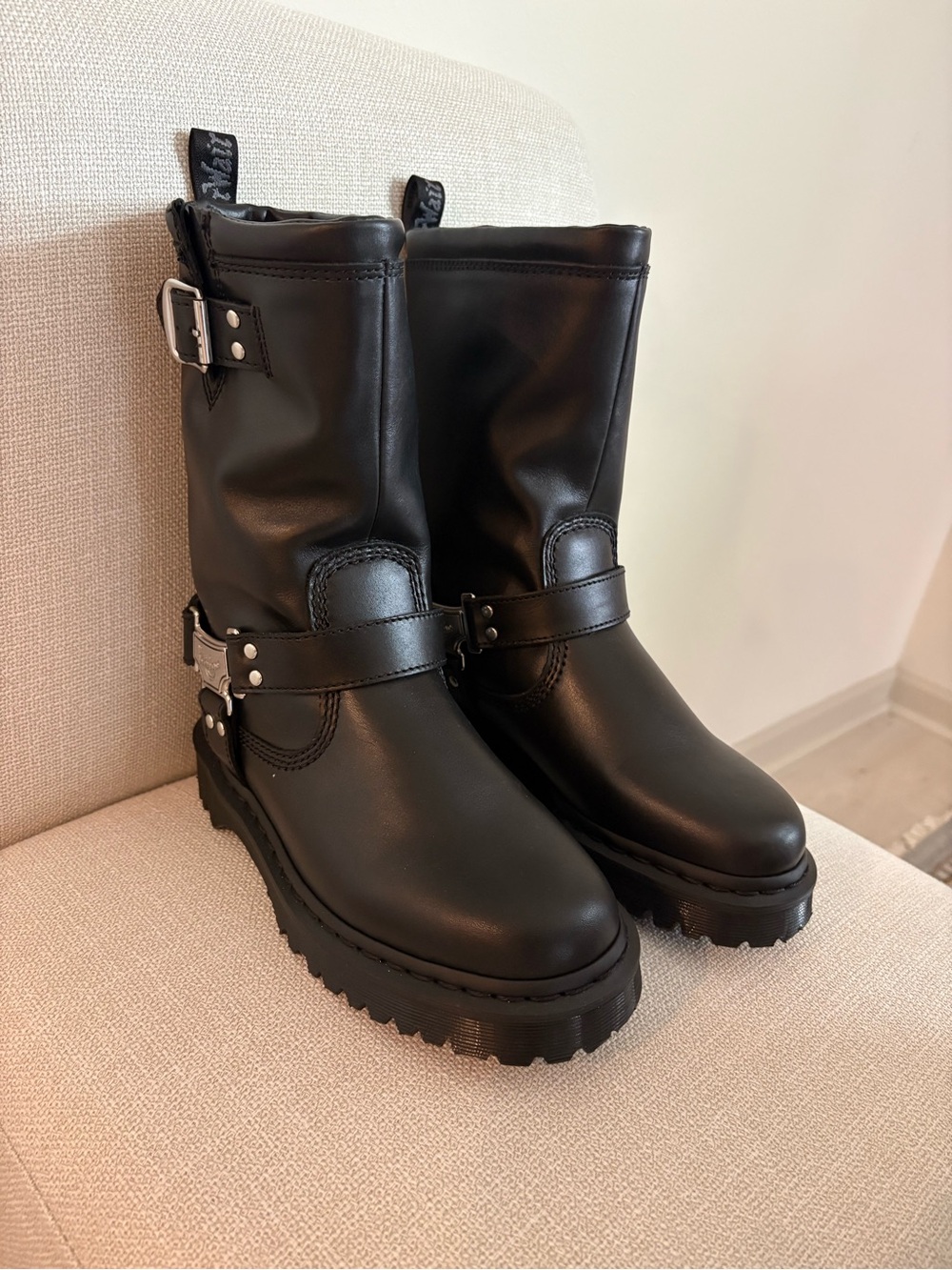 dr martens black boots size 7